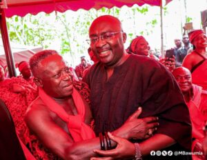 Read more about the article Dr Mahamudu Bawumia mourn the late Sunyani Hene